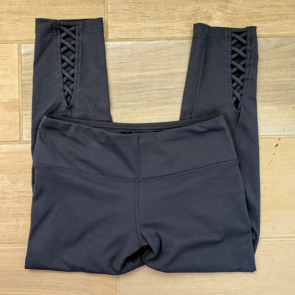 Cropped yoga pants